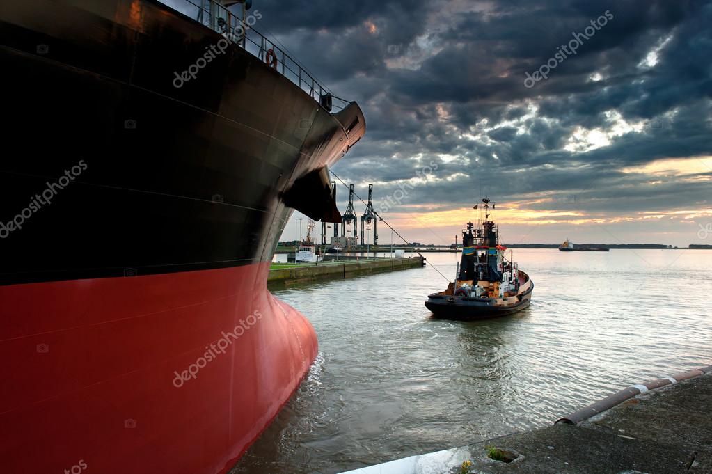 depositphotos_12727894-stock-photo-ship-in-the-harbor